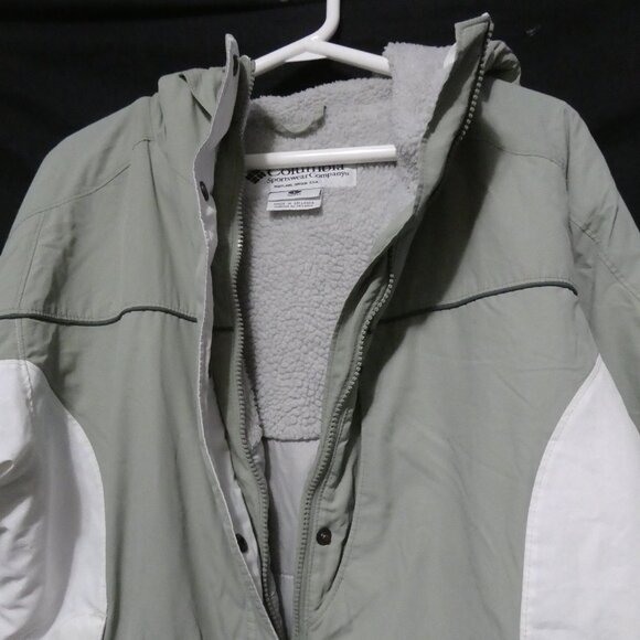 COLUMBIA SPORTSWEAR COMPANY | women's large | Green and White Hooded Jacket - Picture 9 of 16